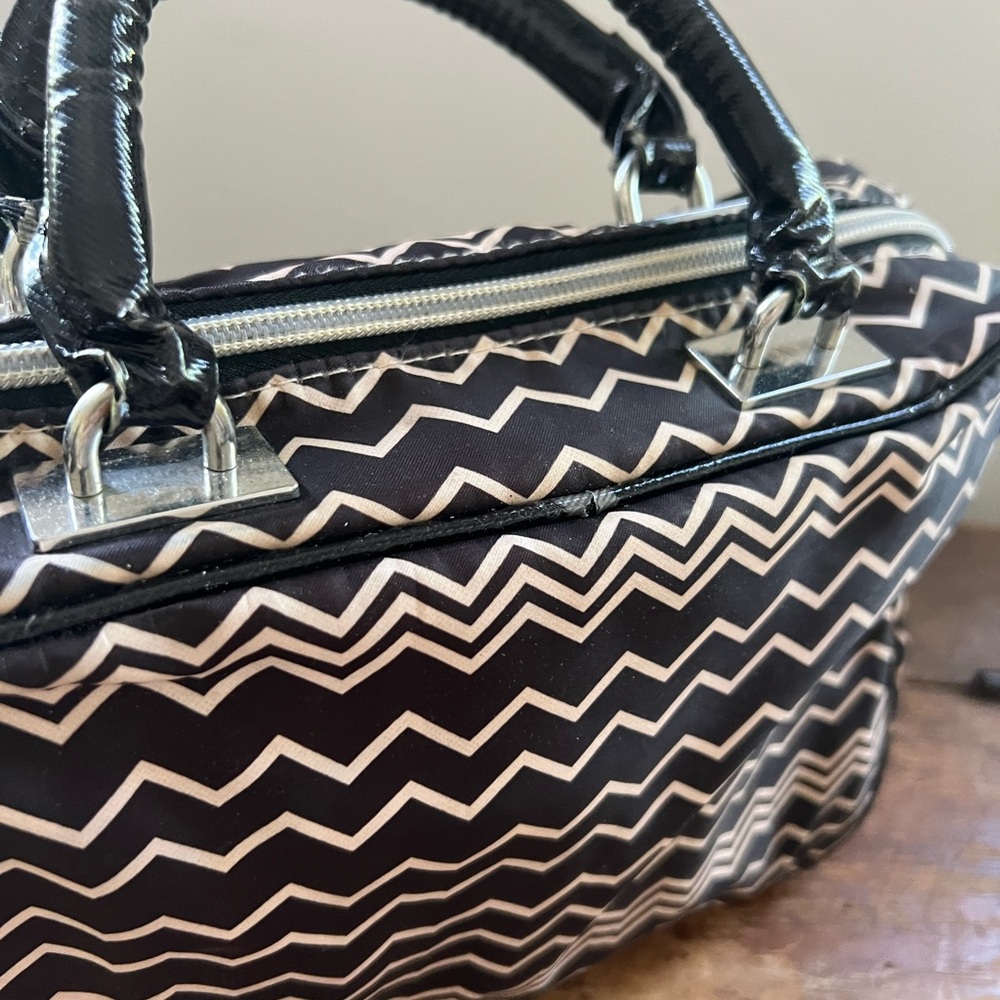 Chevron Patterned Black and White Handbag